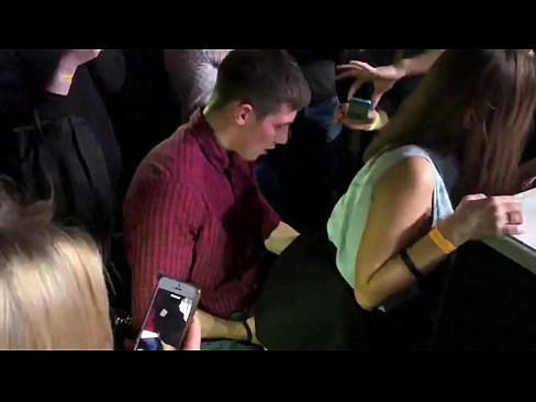 ❤️ Sexo real en una discoteca rusa. Chica rusa de 18 años en el ano y la vagina follada en un club nocturno Video de sexo en es.xlxxporno.ru ❌️